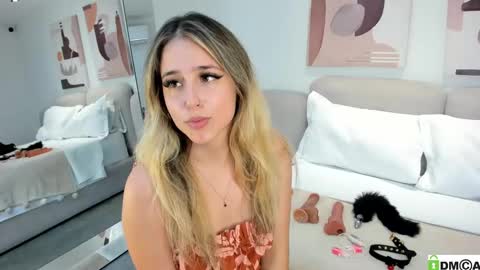 Snapshot of melanie__5 chatting on 02.10.25 Melanie Baez online show from 02.10.25