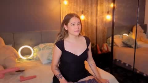 Snapshot of melanie__5 chatting on 10.15.25 Melanie Baez online show from 10.15.25