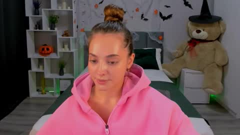 MelanieAlves online show from 10.20.25