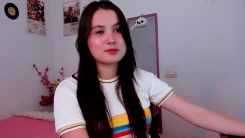 Snapshot of melanieev chatting on 06.17.26 mel online show from 06.17.26