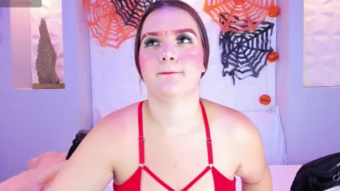 Snapshot of melanieklaus chatting on 10.25.25 Melanie online show from 10.25.25