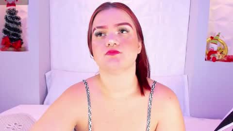 Snapshot of melanieklaus chatting on 12.19.25 Melanie online show from 12.19.25