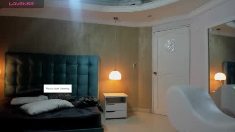Snapshot of melanierioss_ chatting on 09.28.25 online show from 09.28.25