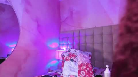 Melanie Roux online show from 01.26.25