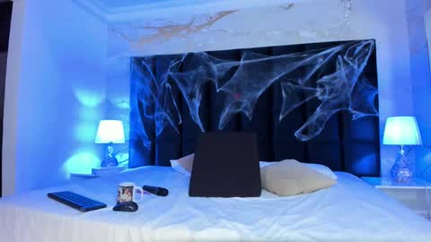 Melanie Roux online show from 10.07.25