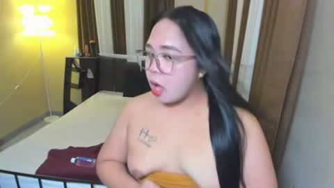 Snapshot of melayfoxx chatting on 04.22.26 melayfoxx online show from 04.22.26