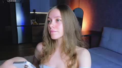 Snapshot of melee_eva chatting on 07.23.26 Melee Eva - Thumbs Up please online show from 07.23.26