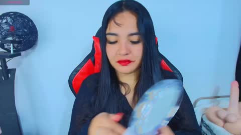    Independent model online show from 02.21.26