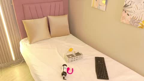 Snapshot of meli_peach chatting on 04.23.26 meli_peach online show from 04.23.26