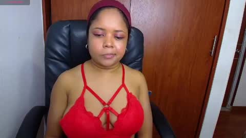 Snapshot of melika_sweet chatting on 04.22.26 eli online show from 04.22.26
