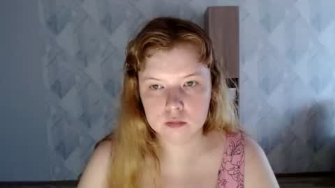 Snapshot of melina_beauty chatting on 07.16.26 Melina online show from 07.16.26