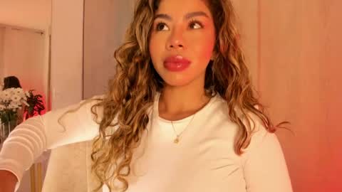 Snapshot of melina_ferrer1 chatting on 05.30.26 EI online show from 05.30.26