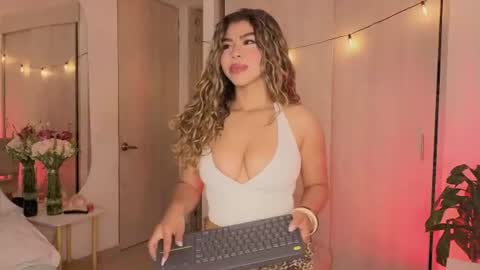 Snapshot of melina_ferrer1 chatting on 07.12.26 EI online show from 07.12.26