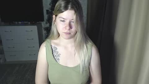 Snapshot of melissa__ray chatting on 12.23.24 Melissa Ray online show from 12.23.24