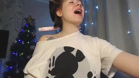 Snapshot of melissa__ray chatting on 12.31.24 Melissa Ray online show from 12.31.24