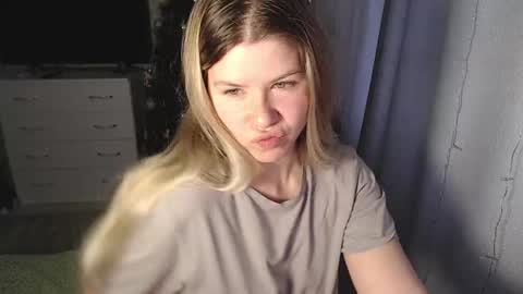 Snapshot of melissa__ray chatting on 01.16.25 Melissa Ray online show from 01.16.25