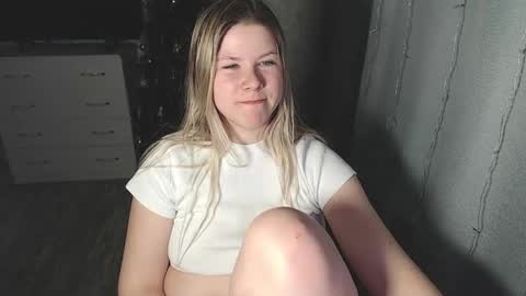 Snapshot of melissa__ray chatting on 01.21.25 Melissa Ray online show from 01.21.25