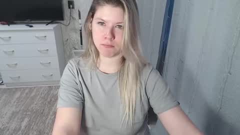 Snapshot of melissa__ray chatting on 02.04.25 Melissa Ray online show from 02.04.25