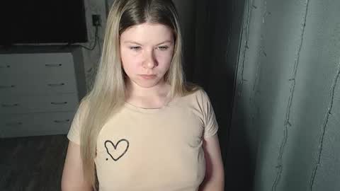 Snapshot of melissa__ray chatting on 02.05.25 Melissa Ray online show from 02.05.25