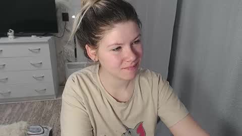 Snapshot of melissa__ray chatting on 02.13.25 Melissa Ray online show from 02.13.25