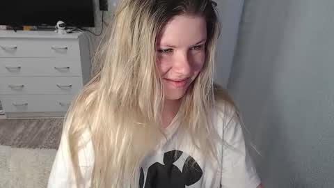 Snapshot of melissa__ray chatting on 02.17.25 Melissa Ray online show from 02.17.25