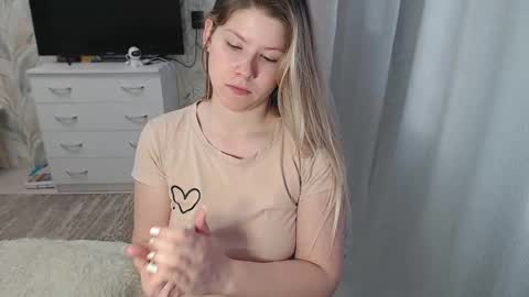 Snapshot of melissa__ray chatting on 02.17.25 Melissa Ray online show from 02.17.25