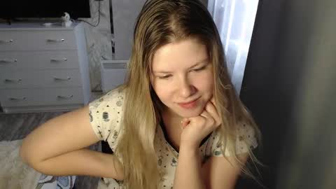 Snapshot of melissa__ray chatting on 02.19.25 Melissa Ray online show from 02.19.25