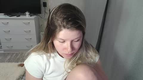 Snapshot of melissa__ray chatting on 03.01.25 Melissa Ray online show from 03.01.25