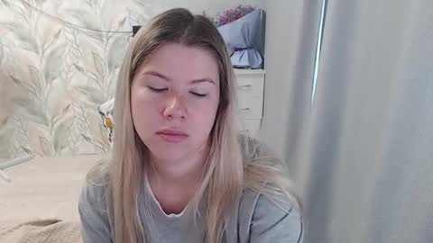 Snapshot of melissa__ray chatting on 09.11.25 Melissa Ray online show from 09.11.25