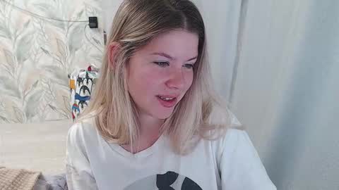 Snapshot of melissa__ray chatting on 09.22.25 Melissa Ray online show from 09.22.25