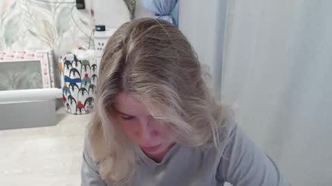 Snapshot of melissa__ray chatting on 10.03.25 Melissa Ray online show from 10.03.25