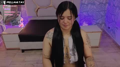 Snapshot of mellani_tay chatting on 10.28.25 Mellani online show from 10.28.25