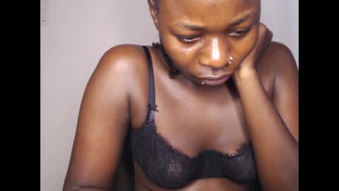 Snapshot of mellanin_pretty_ chatting on 01.21.25 . online show from 01.21.25