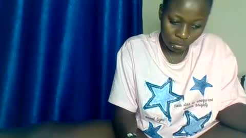 Snapshot of mellanin_pretty_ chatting on 11.01.25 . online show from 11.01.25