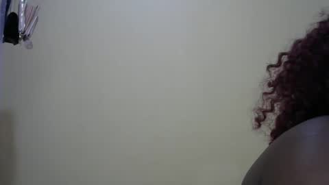 Snapshot of mellcy chatting on 01.03.25 mell online show from 01.03.25