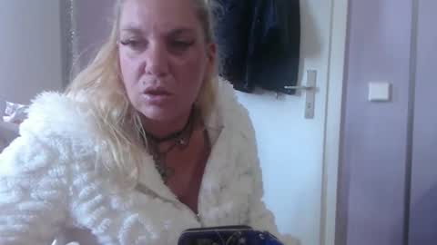 Snapshot of melli23 chatting on 06.09.26 Melli online show from 06.09.26