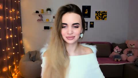 Snapshot of mellifluoustess chatting on 12.20.24 Tessa online show from 12.20.24