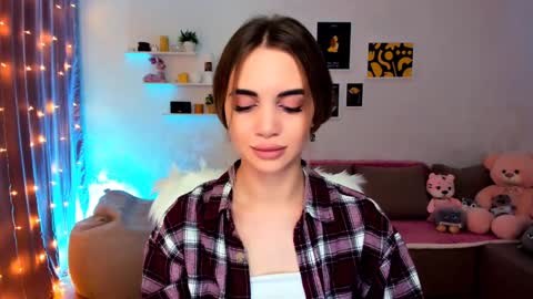 Snapshot of mellifluoustess chatting on 12.22.24 Tessa online show from 12.22.24