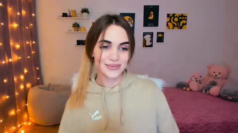 Snapshot of mellifluoustess chatting on 01.07.25 Tessa online show from 01.07.25