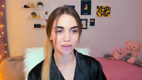 Snapshot of mellifluoustess chatting on 01.09.25 Tessa online show from 01.09.25