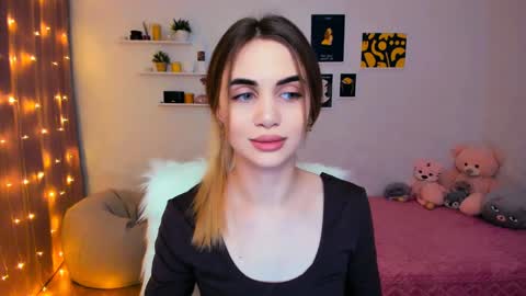 Snapshot of mellifluoustess chatting on 02.02.25 Tessa online show from 02.02.25