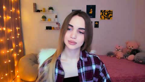 Snapshot of mellifluoustess chatting on 02.07.25 Tessa online show from 02.07.25