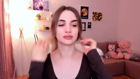 Snapshot of mellifluoustess chatting on 03.05.25 Tessa online show from 03.05.25