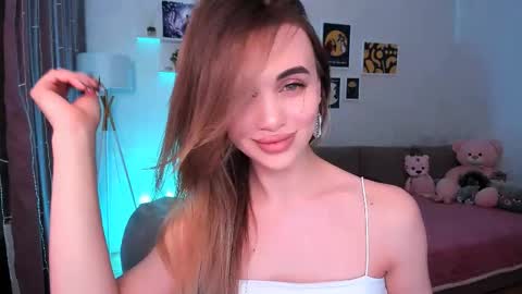 Snapshot of mellifluoustess chatting on 03.09.25 Tessa online show from 03.09.25