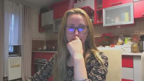 Melly online show from 02.03.25