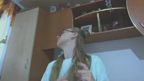 Melly online show from 02.17.25