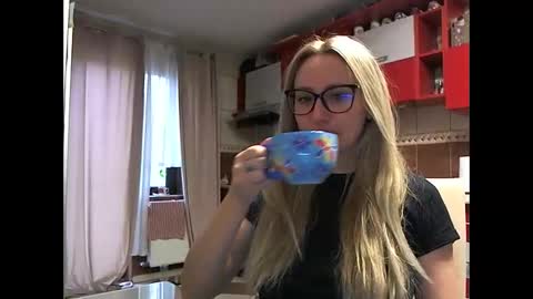 Melly online show from 02.12.26