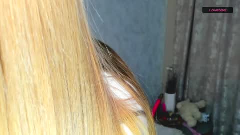 MelMooon online show from 01.04.25