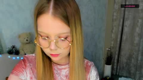 MelMooon online show from 01.09.25