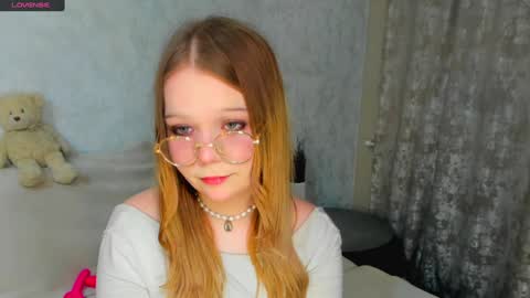 MelMooon online show from 01.31.25